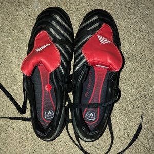 Adidas traxion predators size 6